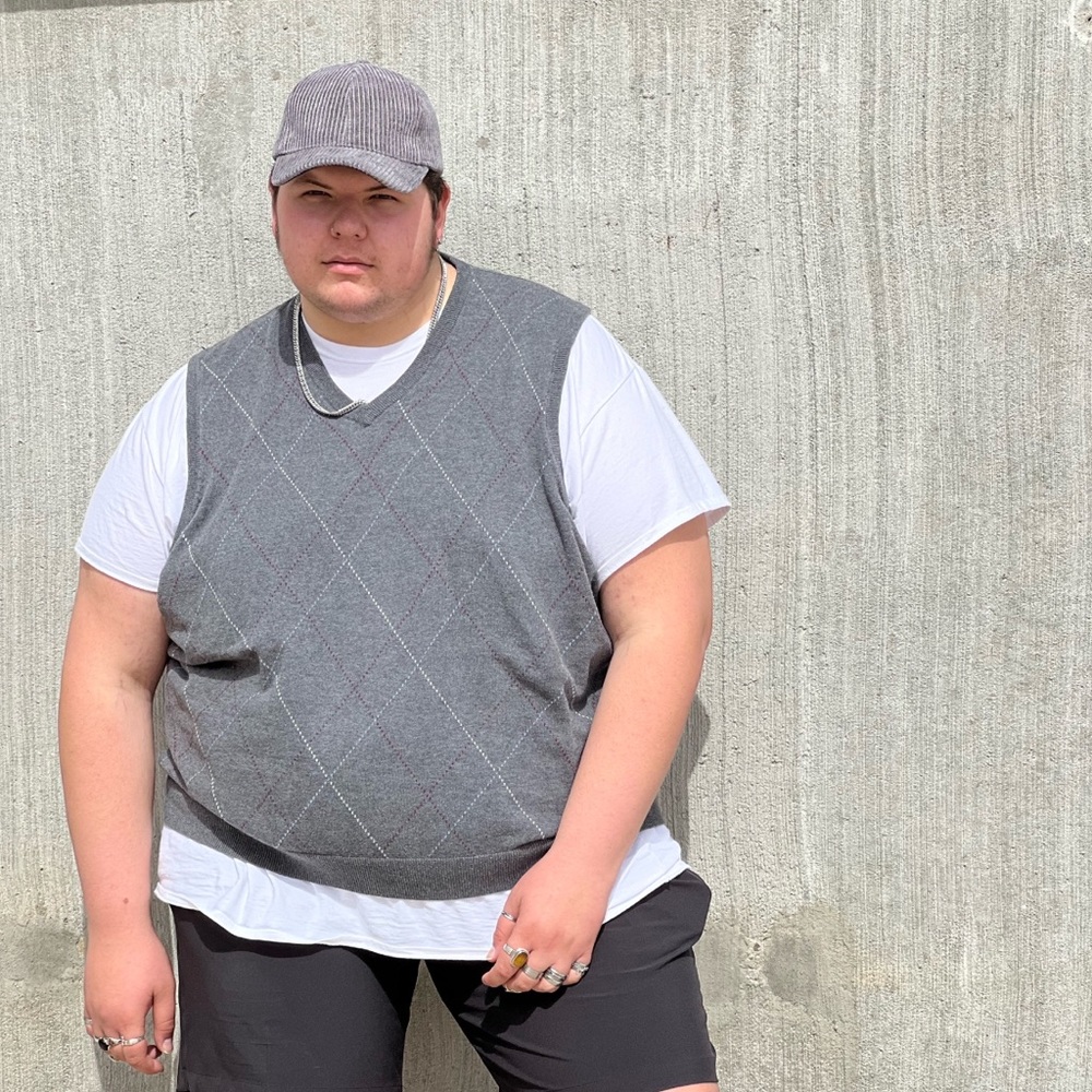 Hello! Selling this gray 4XL sweater vest for $15! It has accent details as well